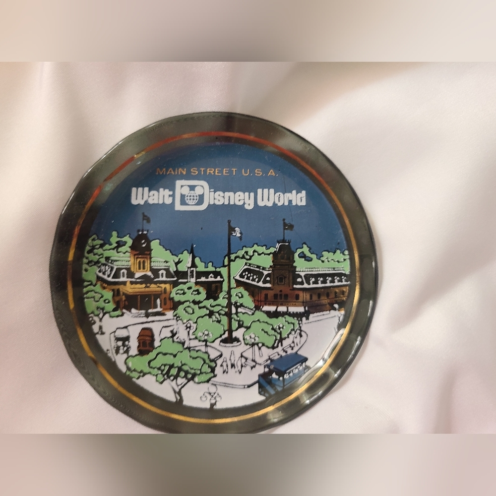 Walt Disney world 90s vintage small collector plates.